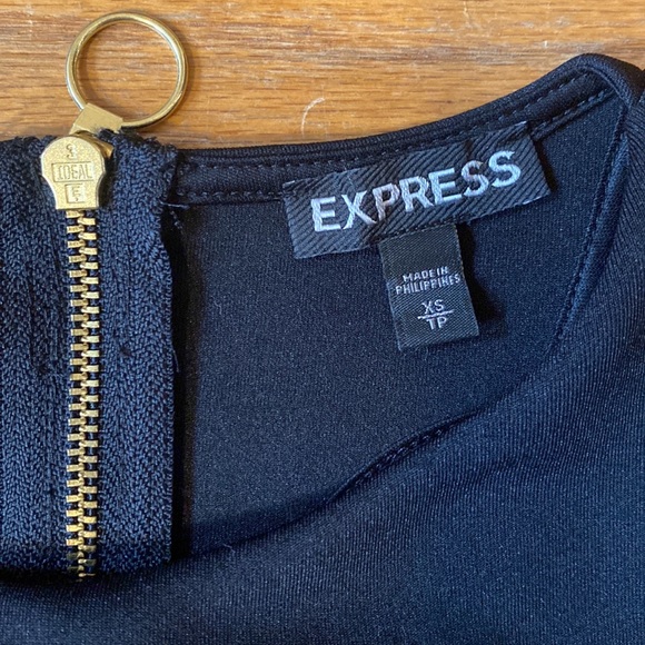 $7 CLEARANCE - Express XS Black Crop Top - Picture 3 of 9